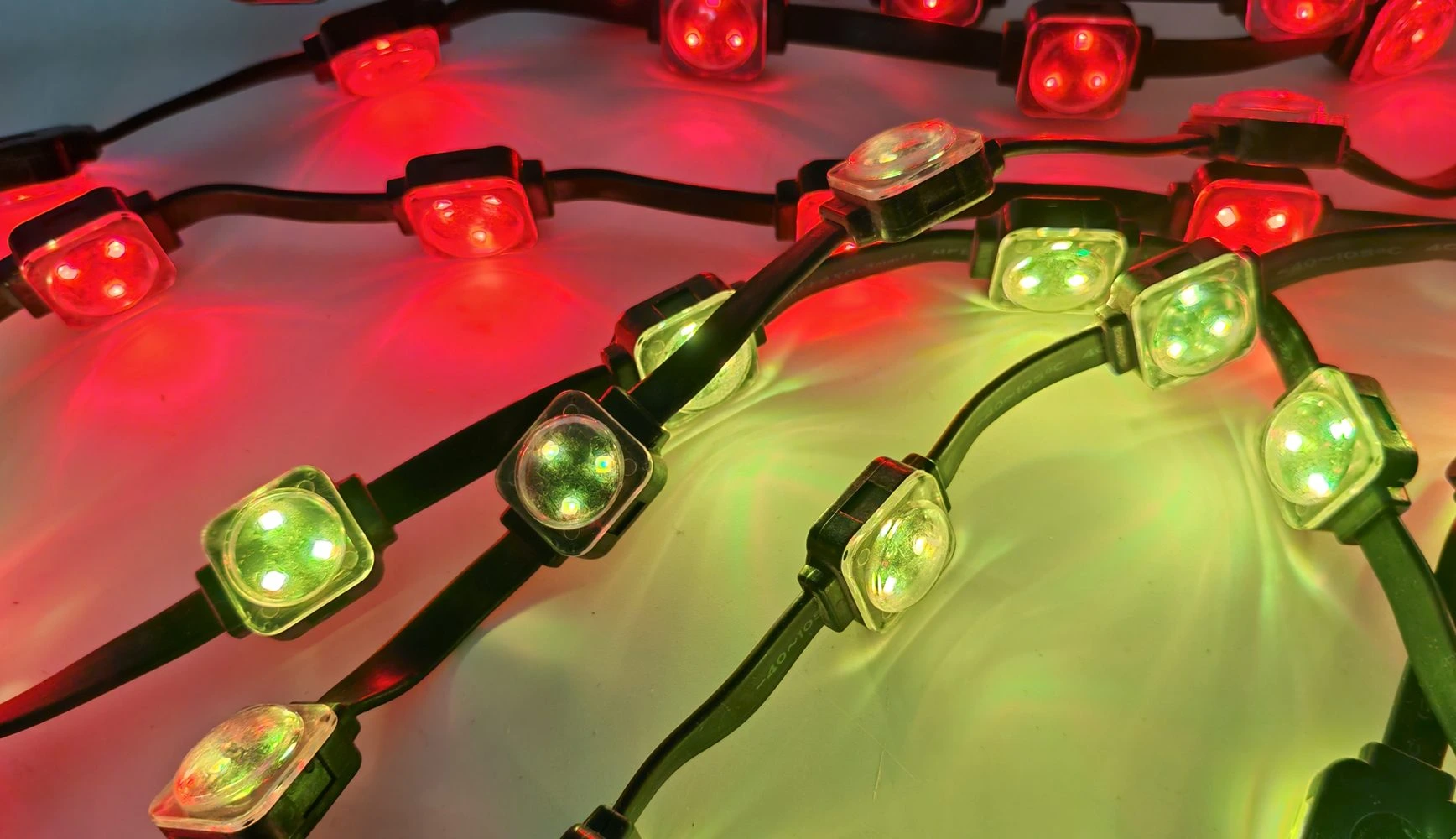 Point Light Source Clustering vs. Large Format Displays Choosing the Right Tool for Your Media Facade